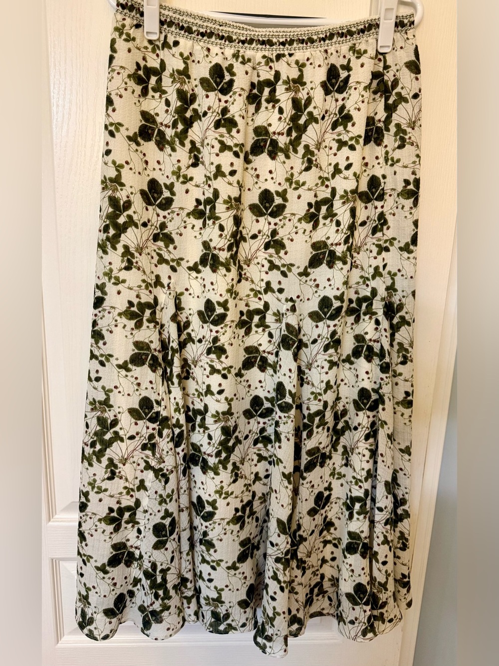 Ladies Maxi Skirt, fully Lined with elastic waist band, Size L, NWT